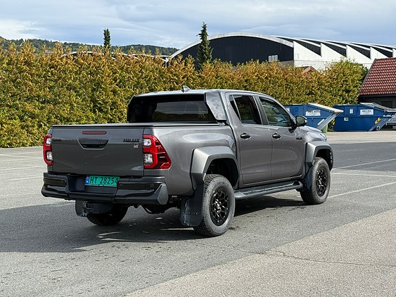 Toyota HiLux 4 of 15