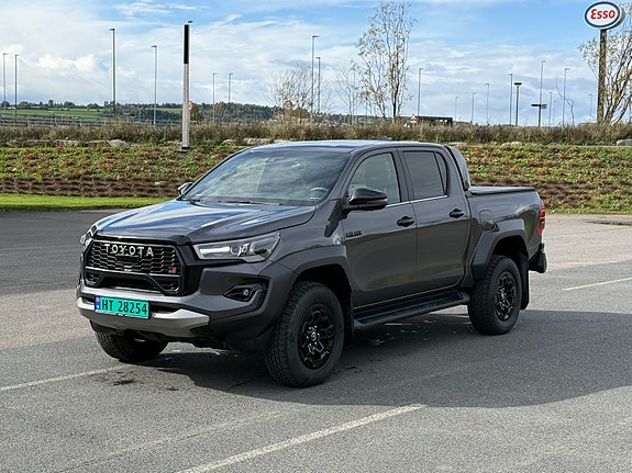 Toyota HiLux 8 of 15
