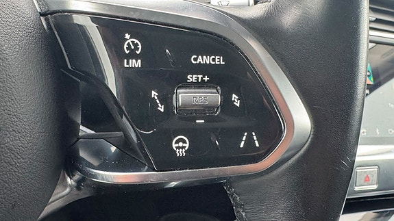 Jaguar I-PACE 16 of 26