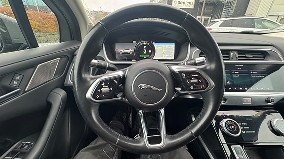 Jaguar I-PACE 13 of 26