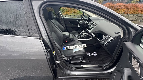 Jaguar I-PACE 22 of 26