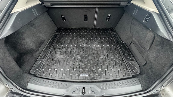 Jaguar I-PACE 9 of 26