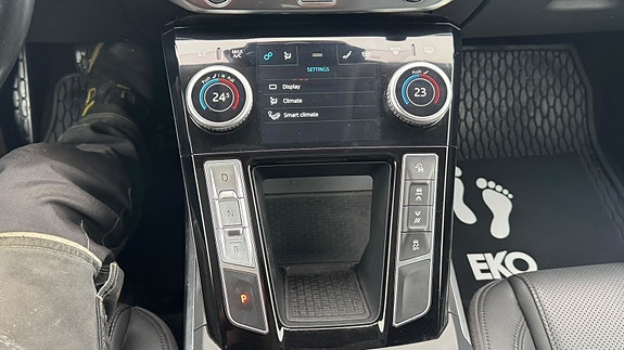 Jaguar I-PACE 15 of 26