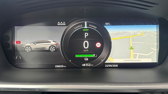 Jaguar I-PACE 17 of 26