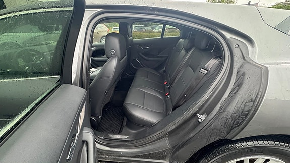 Jaguar I-PACE 24 of 26