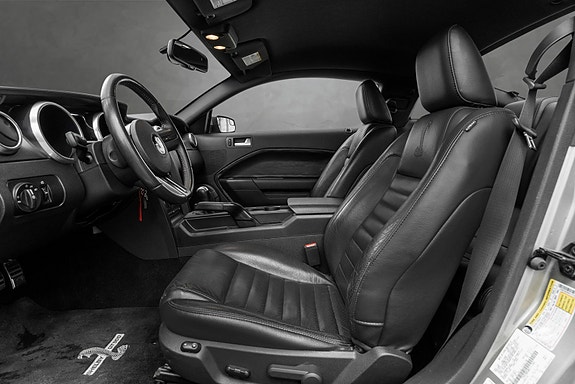 Ford Mustang 22 of 27