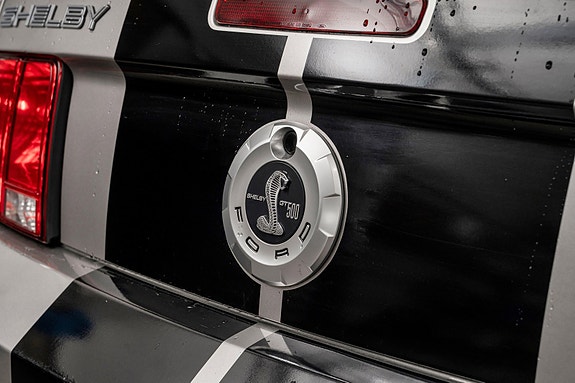 Ford Mustang 12 of 27