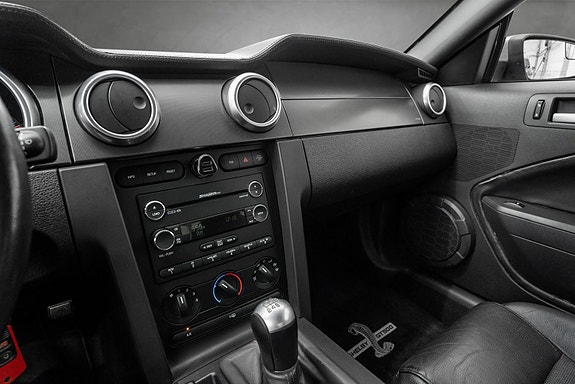 Ford Mustang 19 of 27