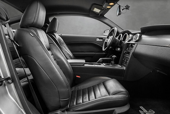 Ford Mustang 26 of 27