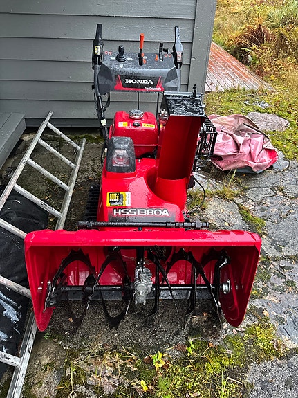 Honda HSS1380A beltedrevet snøfreser rød