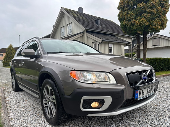 Volvo XC70 2 of 30