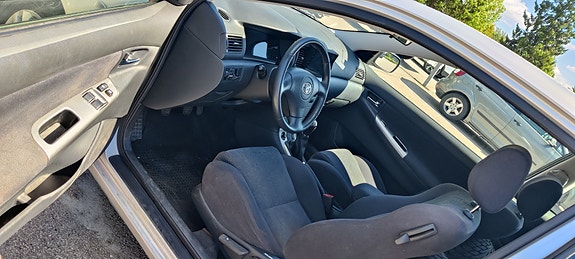 Toyota Corolla 18 of 23