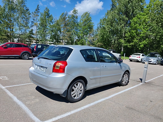 Toyota Corolla 4 of 23