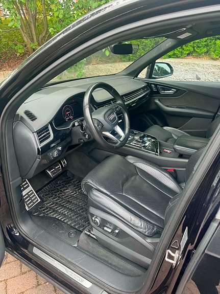 Audi Q7 4 of 10