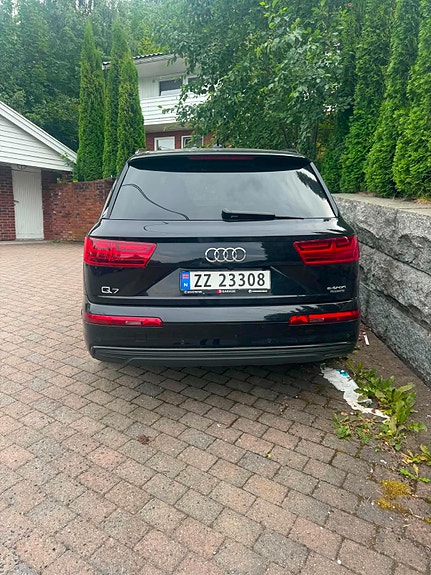 Audi Q7 2 of 10