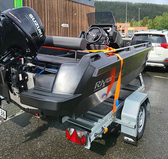 River 460 XR – LiveScope LVS34, Minn Kota Terrova, Suzuki 25 hk og henger 9 of 9