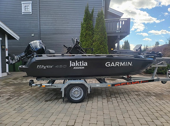 River 460 XR – LiveScope LVS34, Minn Kota Terrova, Suzuki 25 hk og henger 5 of 9