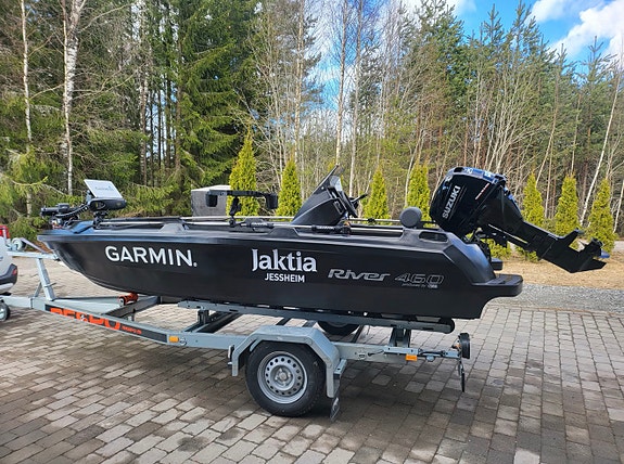 River 460 XR – LiveScope LVS34, Minn Kota Terrova, Suzuki 25 hk og henger 3 of 9