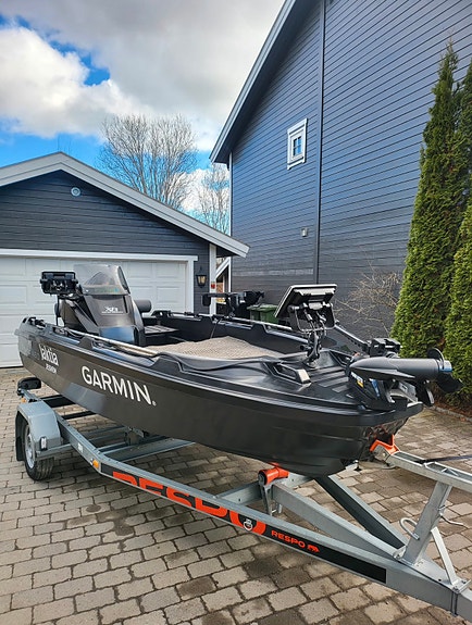 River 460 XR – LiveScope LVS34, Minn Kota Terrova, Suzuki 25 hk og henger 4 of 9