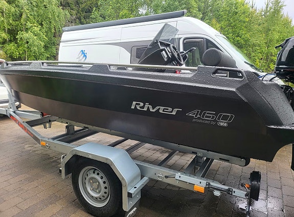 River 460 XR – LiveScope LVS34, Minn Kota Terrova, Suzuki 25 hk og henger 6 of 9