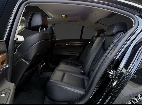 BMW 730d 9 of 12