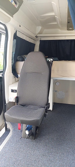 Mercedes-Benz 318 4 of 22