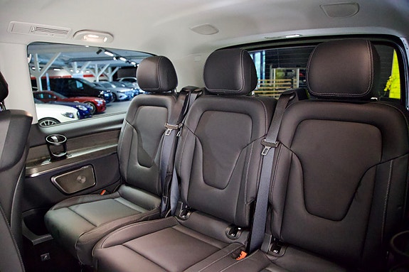 Mercedes-Benz EQV300 4 of 22