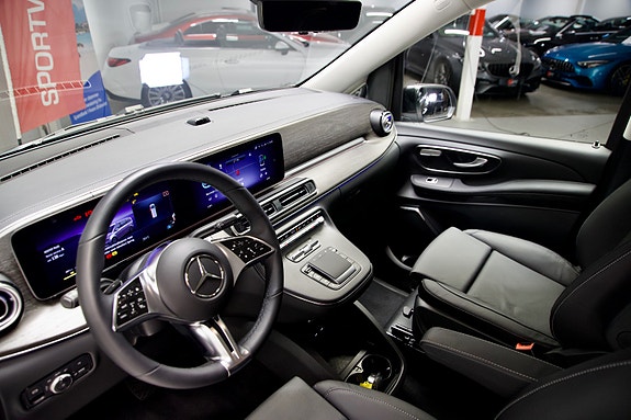 Mercedes-Benz EQV300 16 of 22