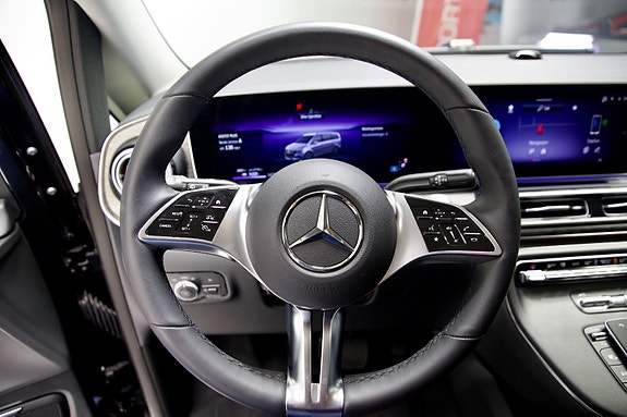 Mercedes-Benz EQV300 7 of 22