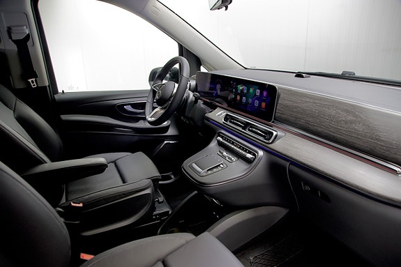 Mercedes-Benz EQV300 2 of 22