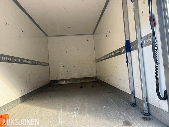 Mercedes-Benz Sprinter 28 of 30