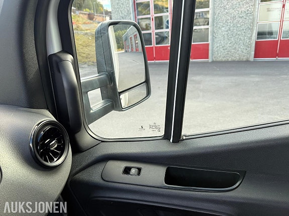 Mercedes-Benz Sprinter 15 of 30