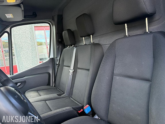 Mercedes-Benz Sprinter 13 of 30