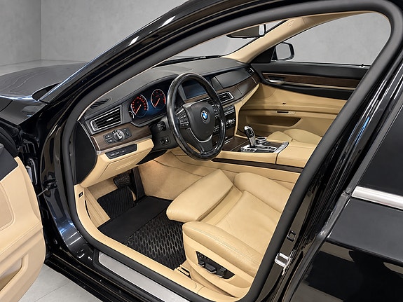 BMW 730d 9 of 30