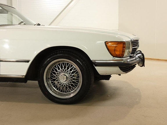 Mercedes-Benz SL 26 of 30