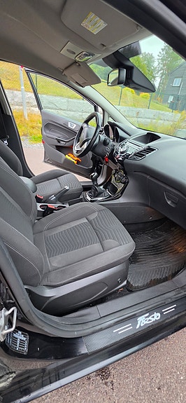 Ford Fiesta 17 of 28