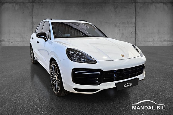 Porsche Cayenne 2 of 30