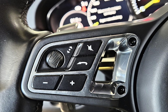 Porsche Cayenne 18 of 30