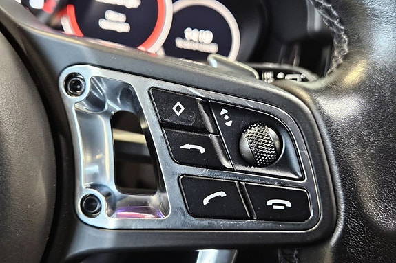 Porsche Cayenne 19 of 30