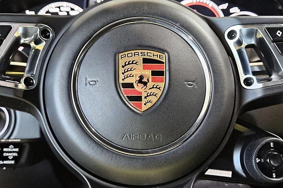 Porsche Cayenne 17 of 30