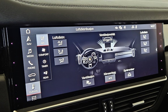 Porsche Cayenne 27 of 30
