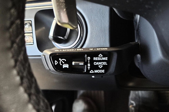 Porsche Cayenne 14 of 30