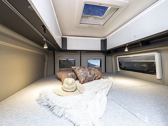 Dethleffs Globetrail 640 ES / Master Class CV ICONIC EDITION GREEN  Langsgående senger, elektrisk p-brems, kompr. kjøleskap, 90 l drivstofftank, isolert gråvannstank ++ 20 of 30
