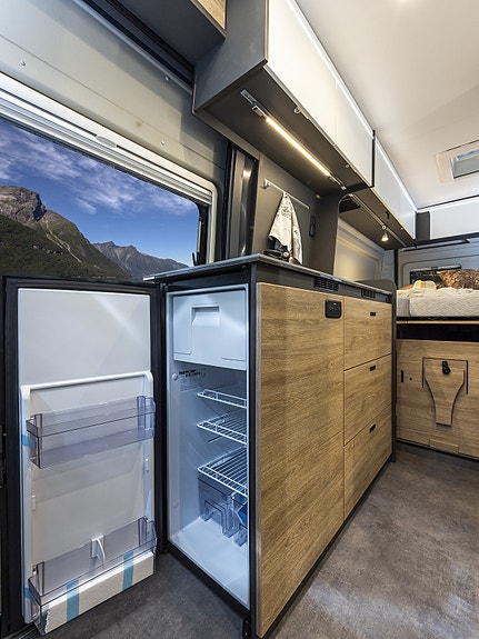 Dethleffs Globetrail 640 ES / Master Class CV ICONIC EDITION GREEN  Langsgående senger, elektrisk p-brems, kompr. kjøleskap, 90 l drivstofftank, isolert gråvannstank ++ 15 of 30