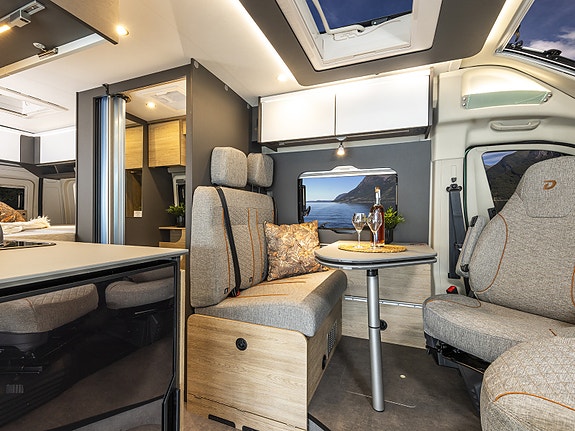 Dethleffs Globetrail 640 ES / Master Class CV ICONIC EDITION GREEN  Langsgående senger, elektrisk p-brems, kompr. kjøleskap, 90 l drivstofftank, isolert gråvannstank ++ 9 of 30