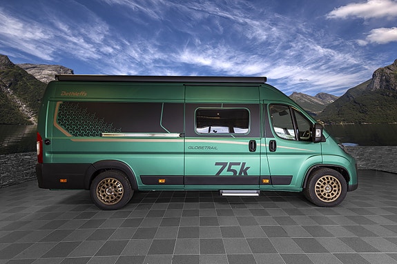 Dethleffs Globetrail 640 ES / Master Class CV ICONIC EDITION GREEN  Langsgående senger, elektrisk p-brems, kompr. kjøleskap, 90 l drivstofftank, isolert gråvannstank ++ 2 of 30
