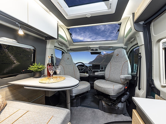 Dethleffs Globetrail 640 ES / Master Class CV ICONIC EDITION GREEN  Langsgående senger, elektrisk p-brems, kompr. kjøleskap, 90 l drivstofftank, isolert gråvannstank ++ 11 of 30