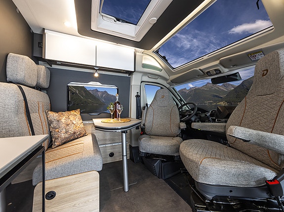 Dethleffs Globetrail 640 ES / Master Class CV ICONIC EDITION GREEN  Langsgående senger, elektrisk p-brems, kompr. kjøleskap, 90 l drivstofftank, isolert gråvannstank ++ 10 of 30