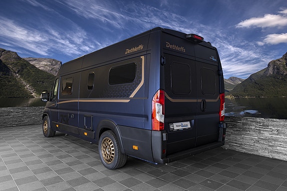 Dethleffs Globetrail 640 ES / Master Class CV ICONIC EDITION BLUE  Langsgående senger, elektrisk p-brems, kompr. kjøleskap, 90 l drivstofftank, isolert gråvannstank ++ 3 of 30