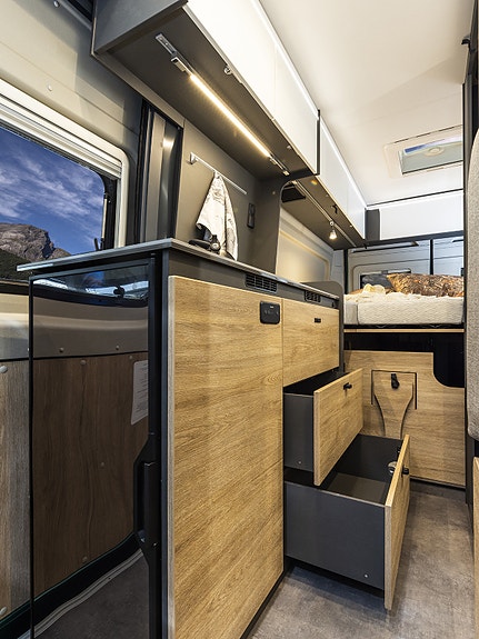 Dethleffs Globetrail 640 ES / Master Class CV ICONIC EDITION BLUE  Langsgående senger, elektrisk p-brems, kompr. kjøleskap, 90 l drivstofftank, isolert gråvannstank ++ 16 of 30